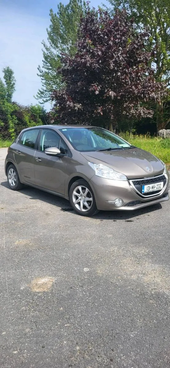 PEUGEOT 208 - Image 1