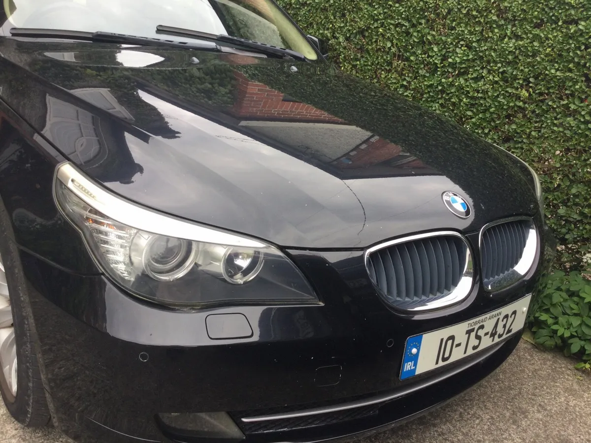 BMW 5-Series 2010 - Image 4