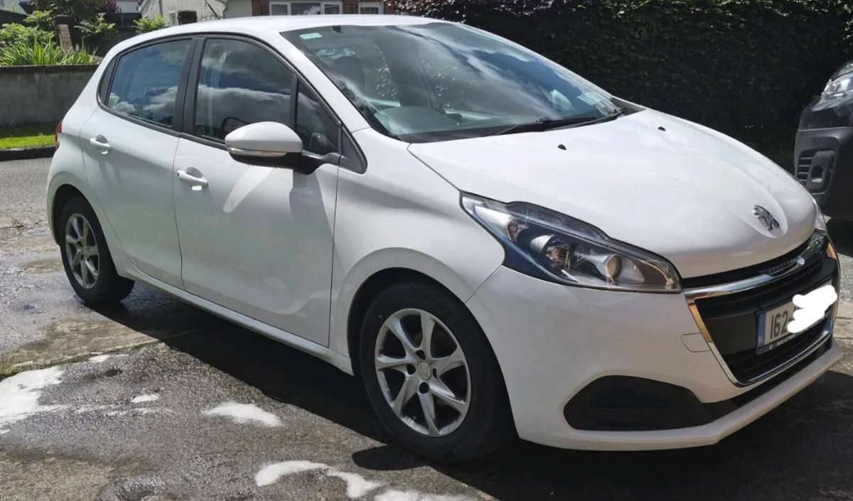 Peugeot 208 - Image 2