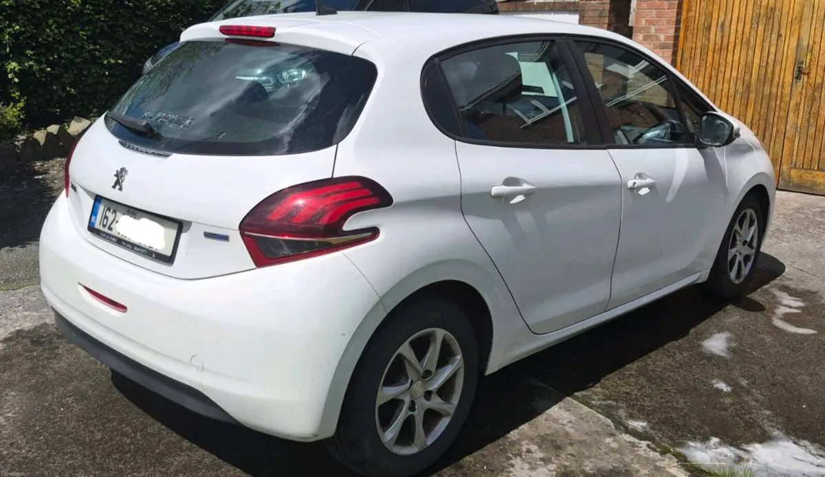 Peugeot 208 - Image 3