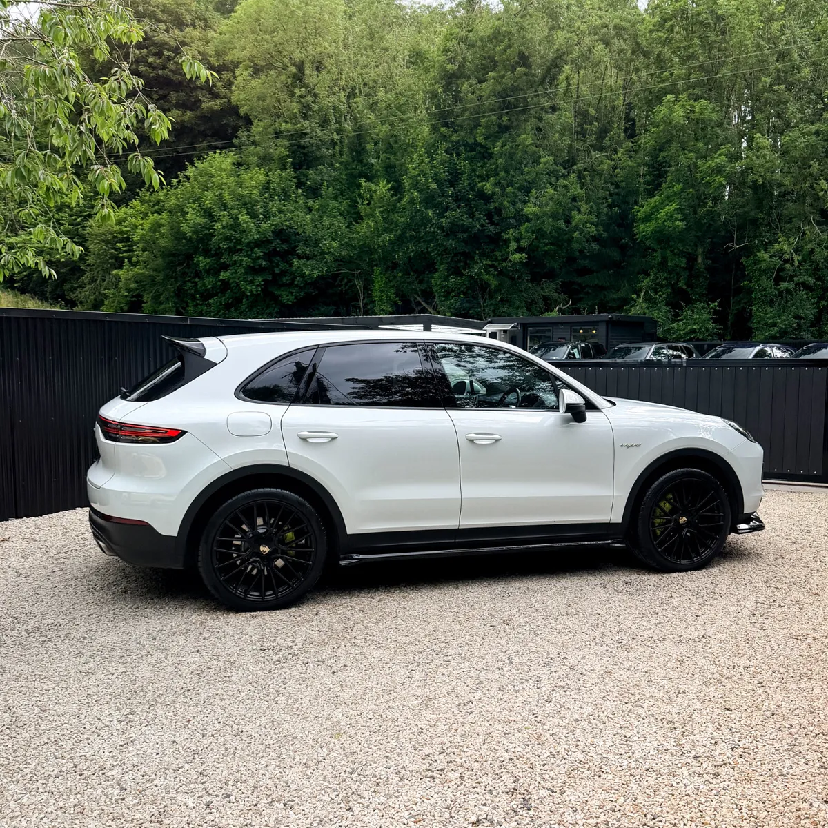 2022 (221) Porsche Cayenne V6 E-Hybrid *FULL PSH* - Image 4