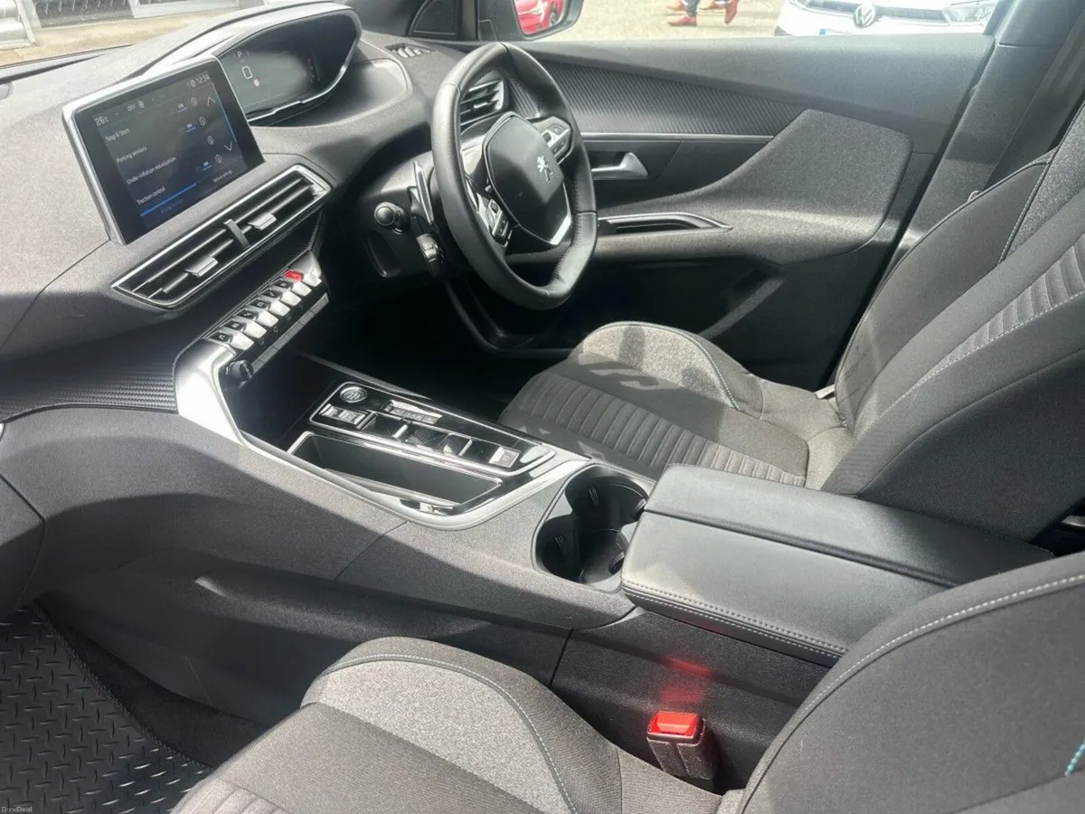 Peugeot 3008 ACTIVE 1.2 PureTech 130HP AUTO - Image 3