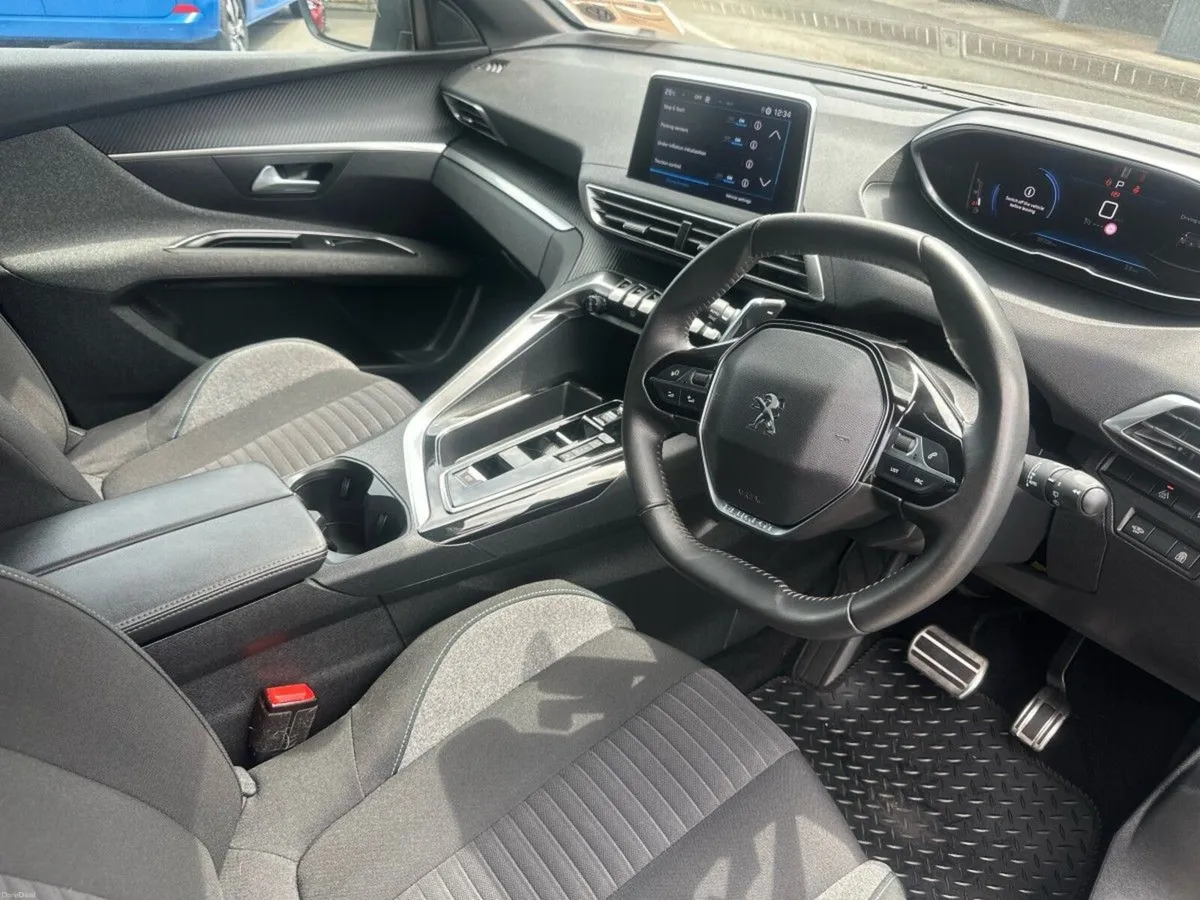 Peugeot 3008 ACTIVE 1.2 PureTech 130HP AUTO - Image 6