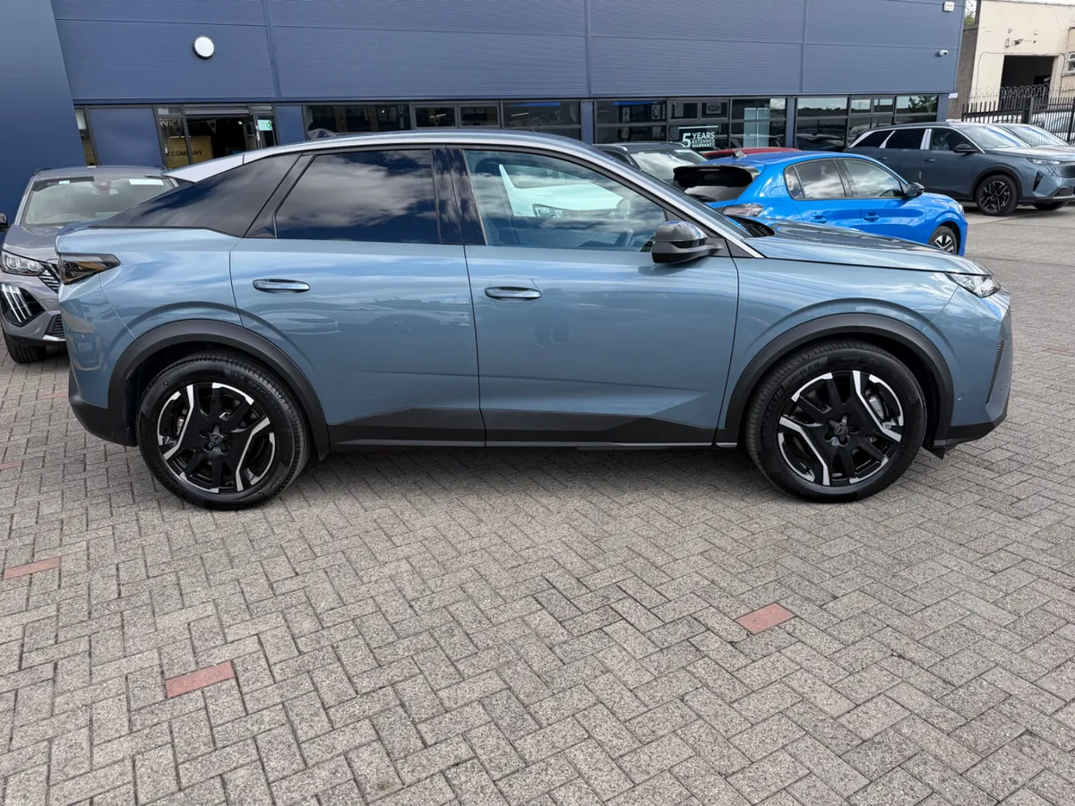2025 Peugeot 3008 eAllure - Image 3