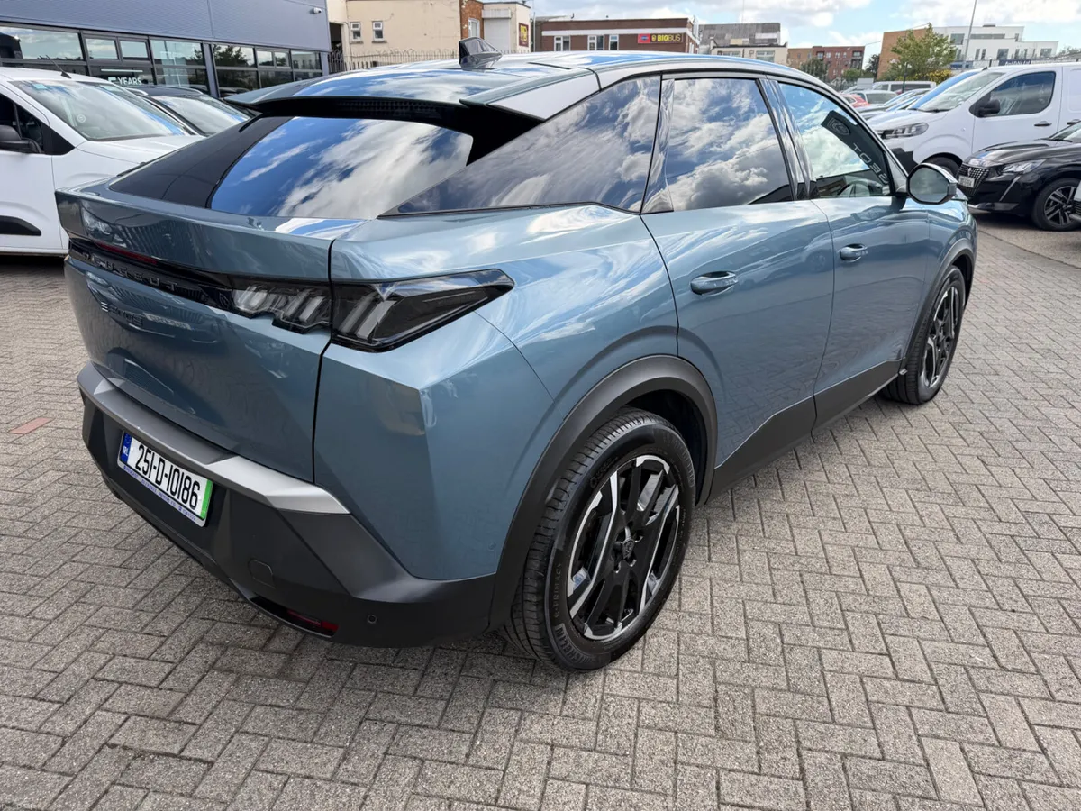 2025 Peugeot 3008 eAllure - Image 4