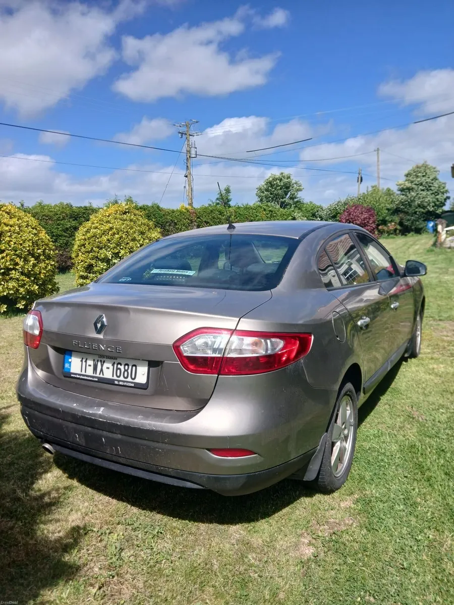 Renault Fluence 2011 - Image 2