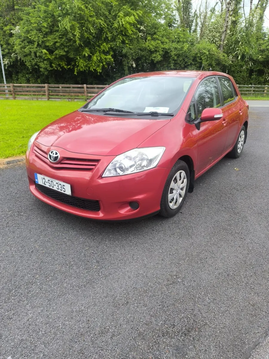 12 TOYOTA AURIS 1.4 DIESEL.LOW KILOMETRES - Image 1