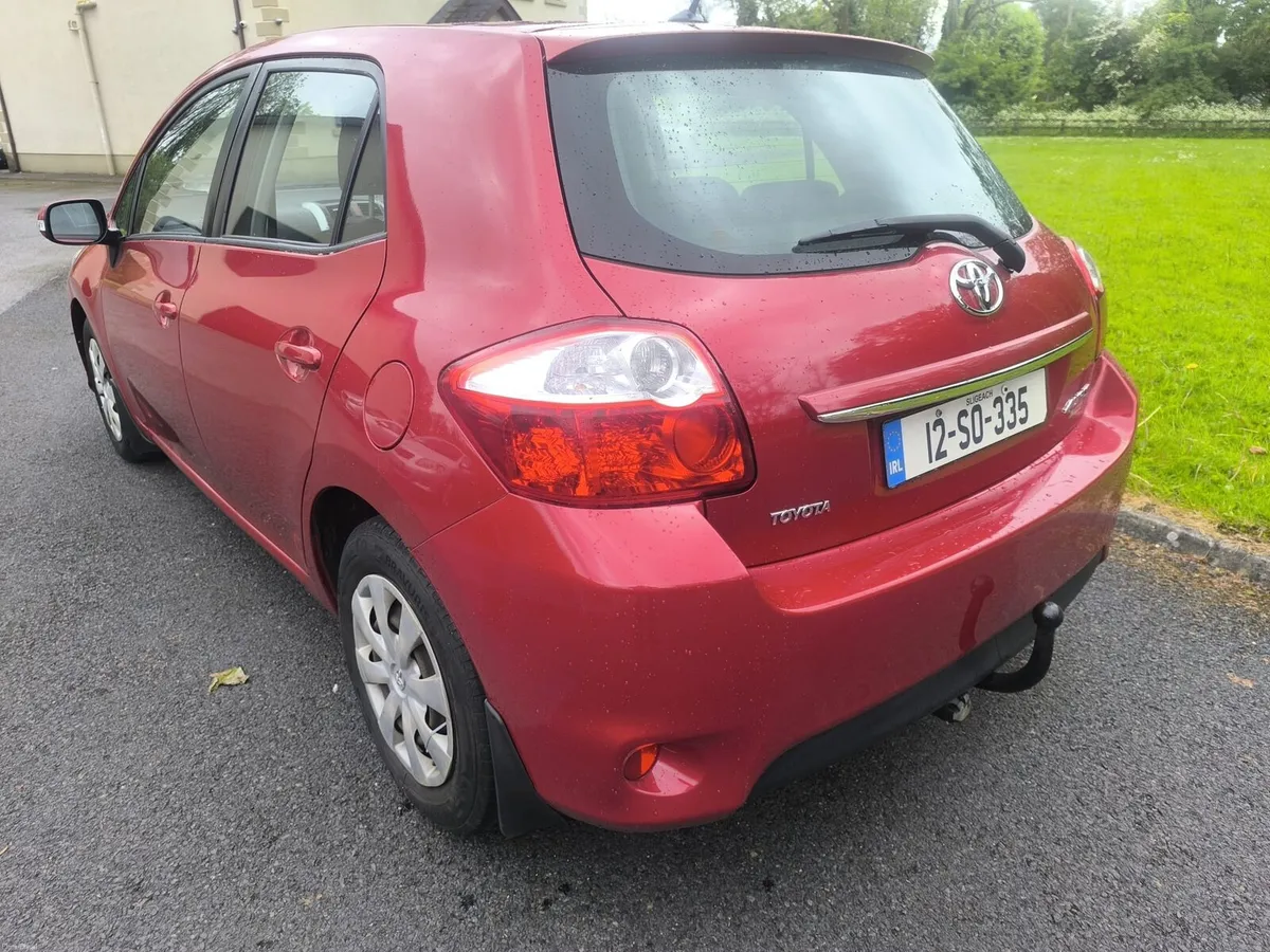 12 TOYOTA AURIS 1.4 DIESEL.LOW KILOMETRES - Image 2