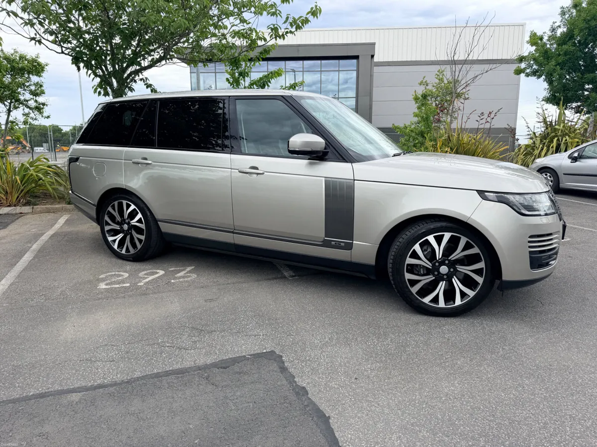 2019 Land Rover Range Rover Vogue P400 ~ LWB ~ - Image 4