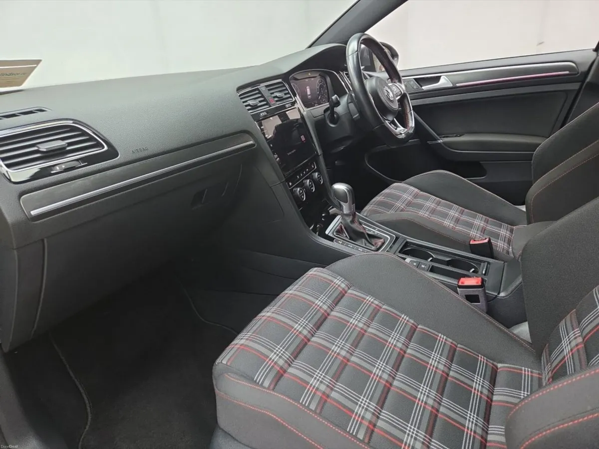 Volkswagen Golf GTI 2.0 DSG Dynamic - Image 4