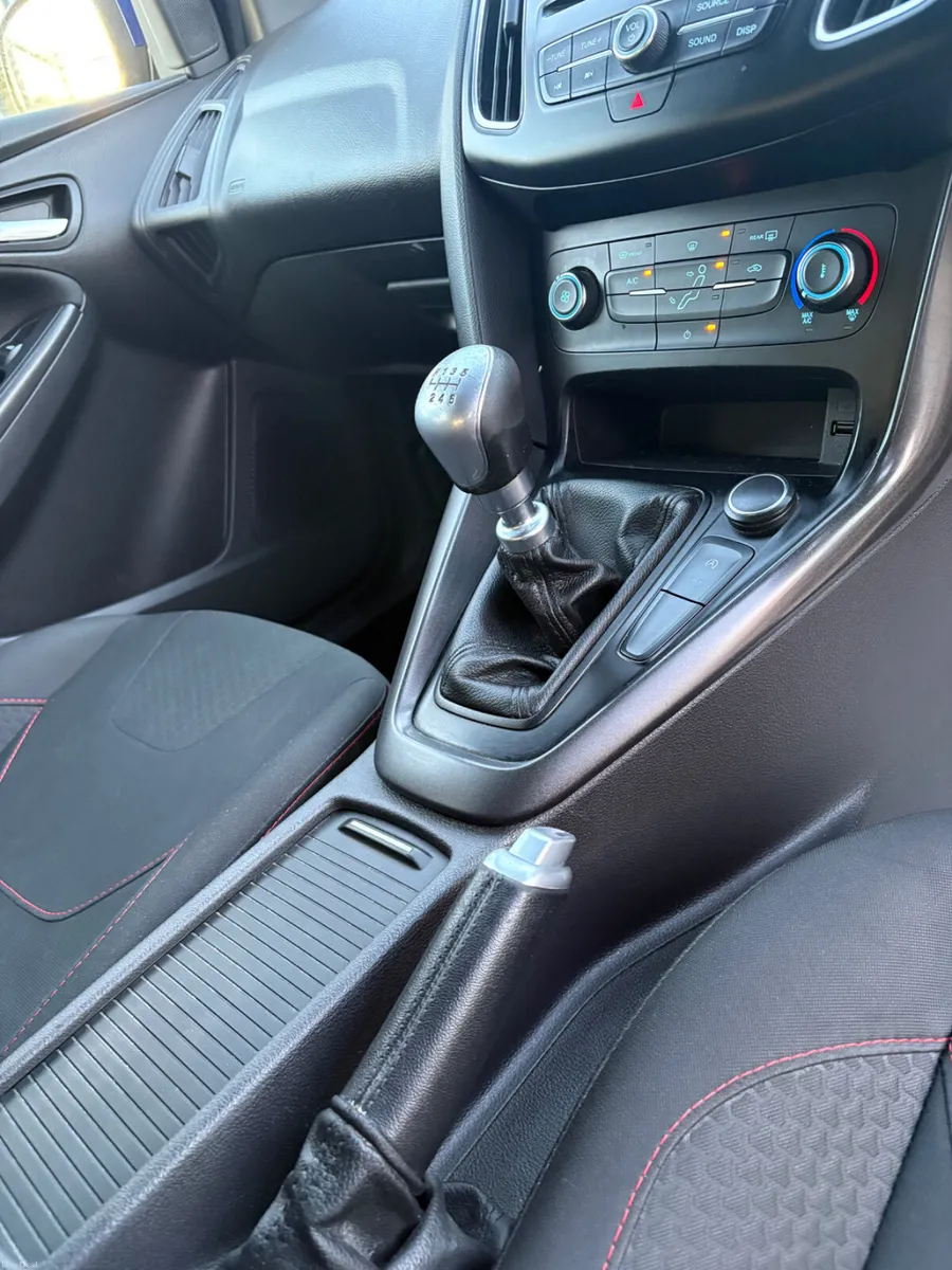Ford Focus 1.5tdci St-Line - Image 6