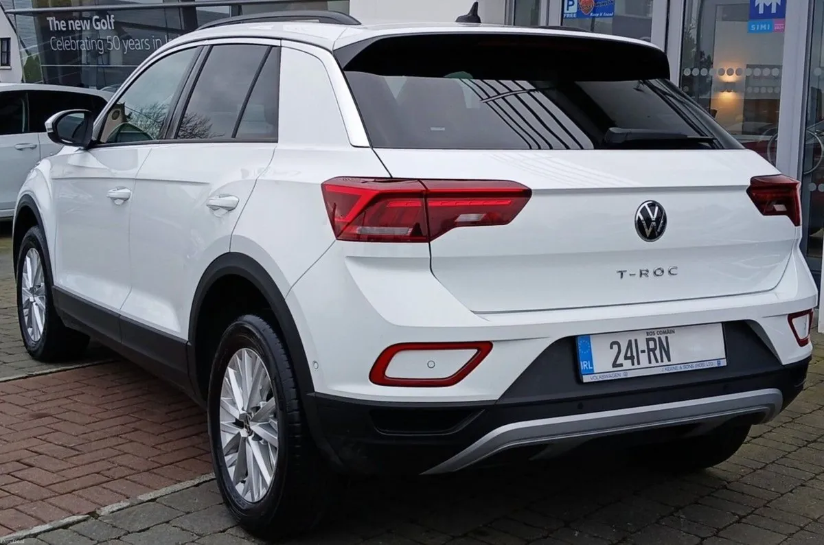 Volkswagen T-Roc Life 2.0 TDI 116HP **REARVIEW CAM - Image 3