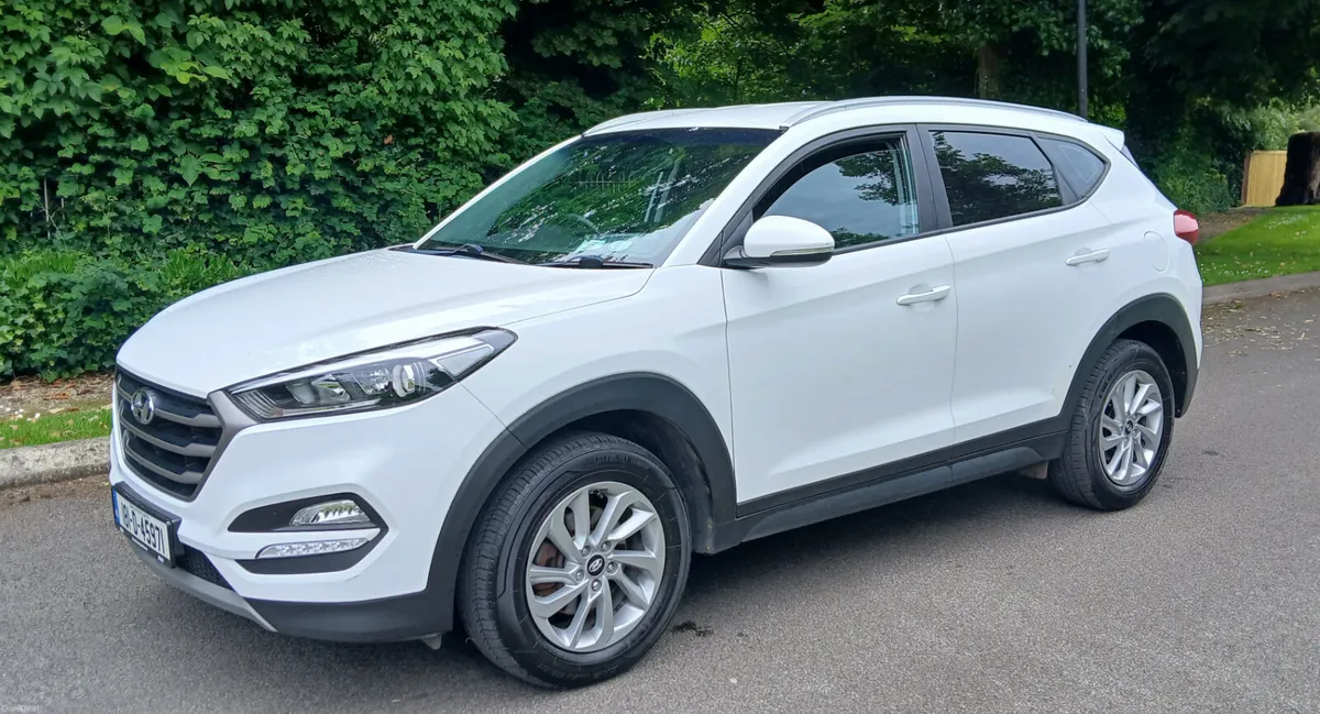Hyundai Tucson 2018 1.6 PETROL EXEC 5dr - FSH - Image 2