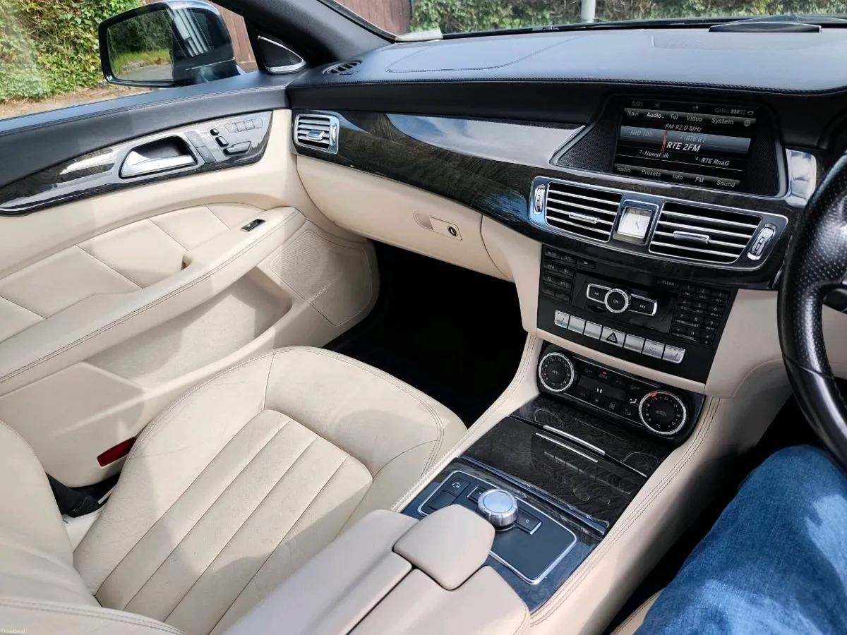 Car - Image 4