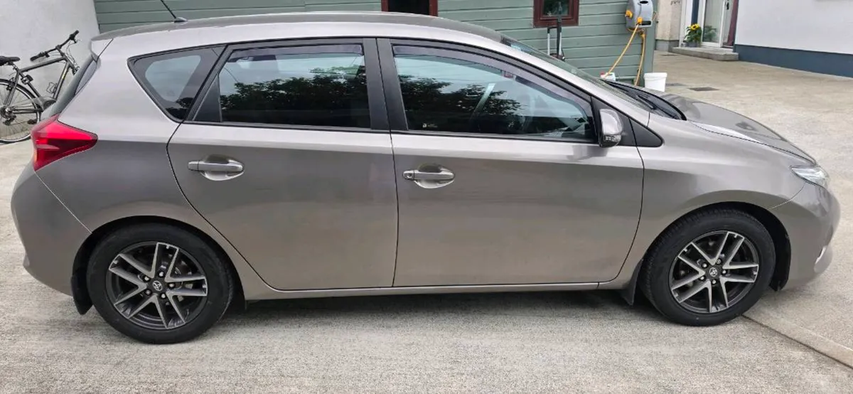 Toyota auris - Image 4