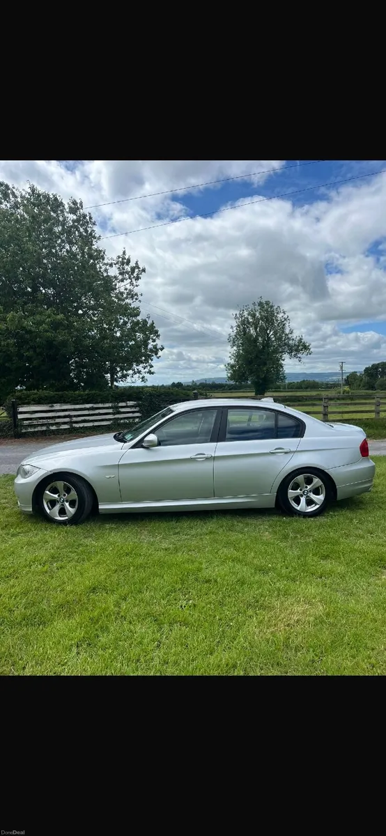 BMW 3-Series 2010 - Image 4