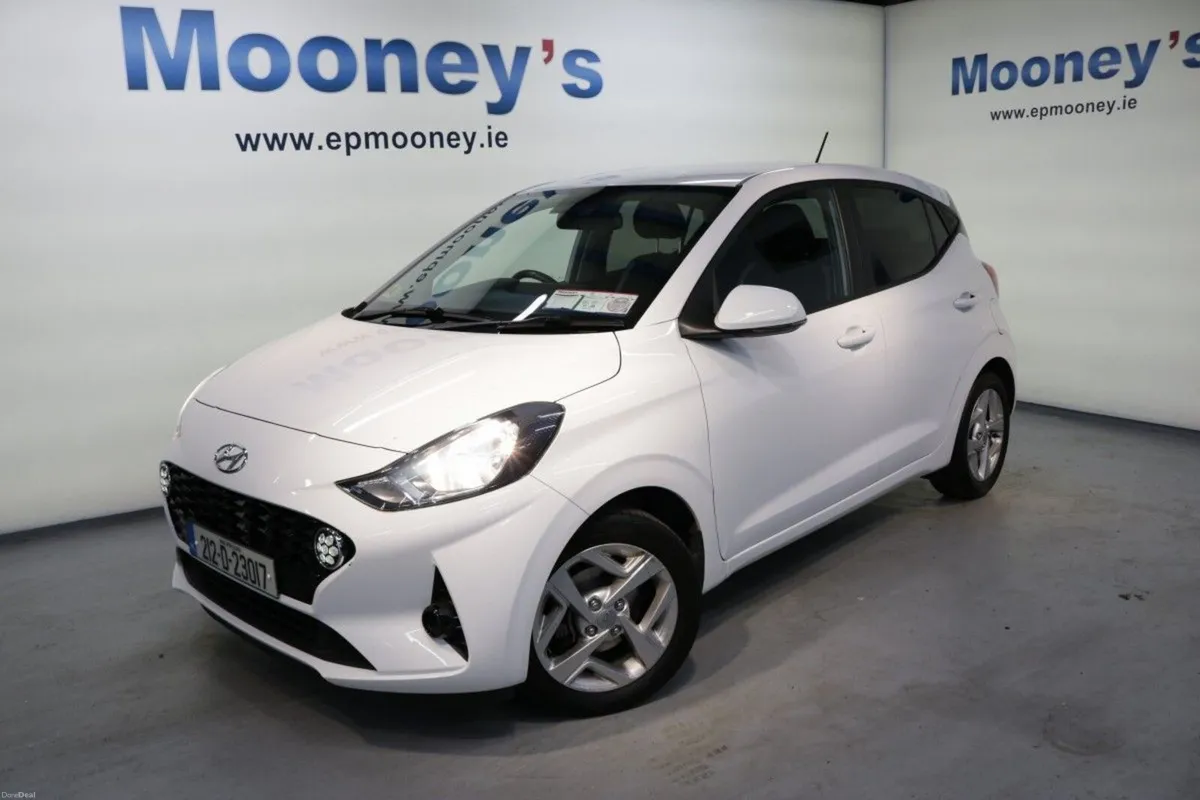 Hyundai i10 AUTOMATIC DELUXE 1.0L PETROL HATCHBACK - Image 1