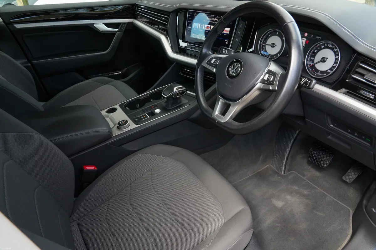 2020 Volkswagen Touareg 3.0 5 Seat Passenger - Image 2