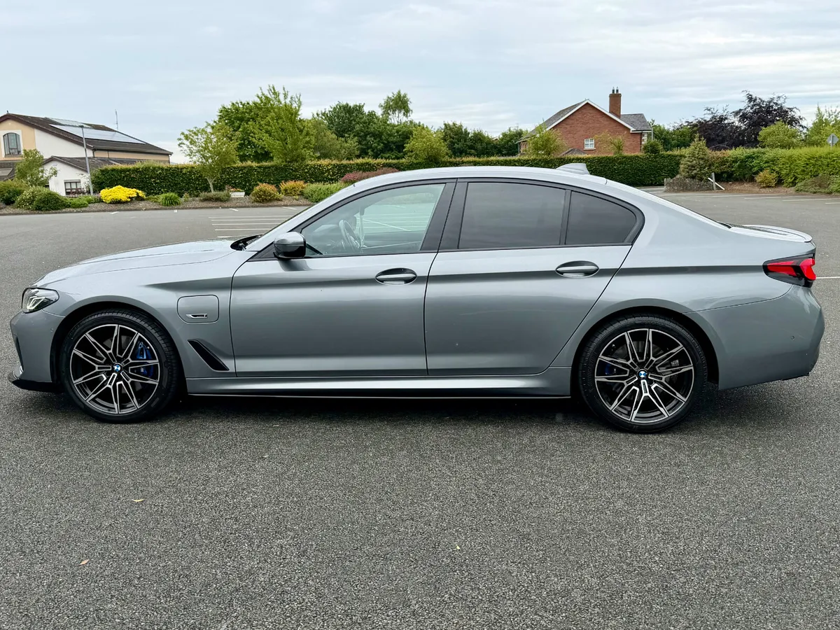 2023 BMW 530E M SPORT PRO LCI - Image 5