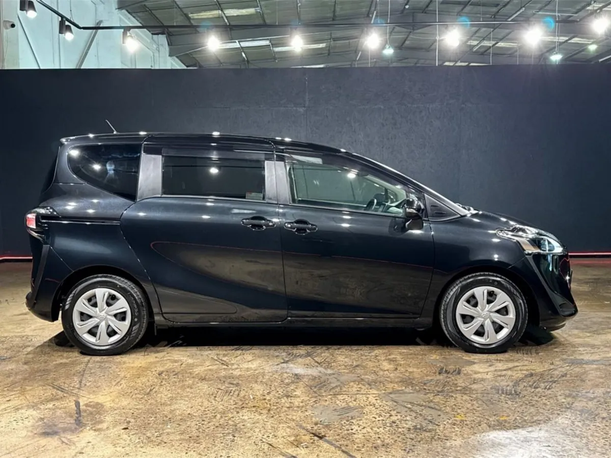Toyota Sienta 1.5 HYBRID 7 SEATER - PUSH BUTTON ST - Image 3
