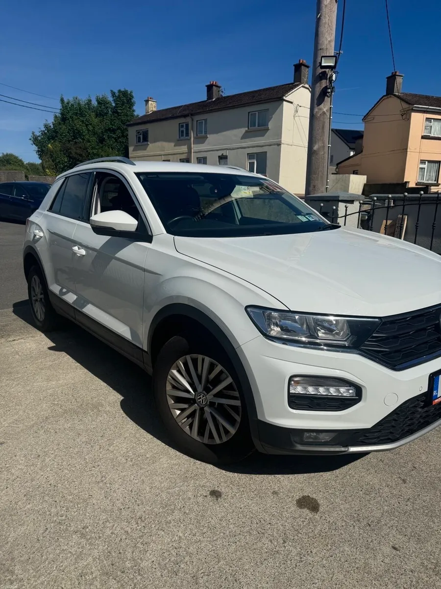 Volkswagen T-Roc - Image 2