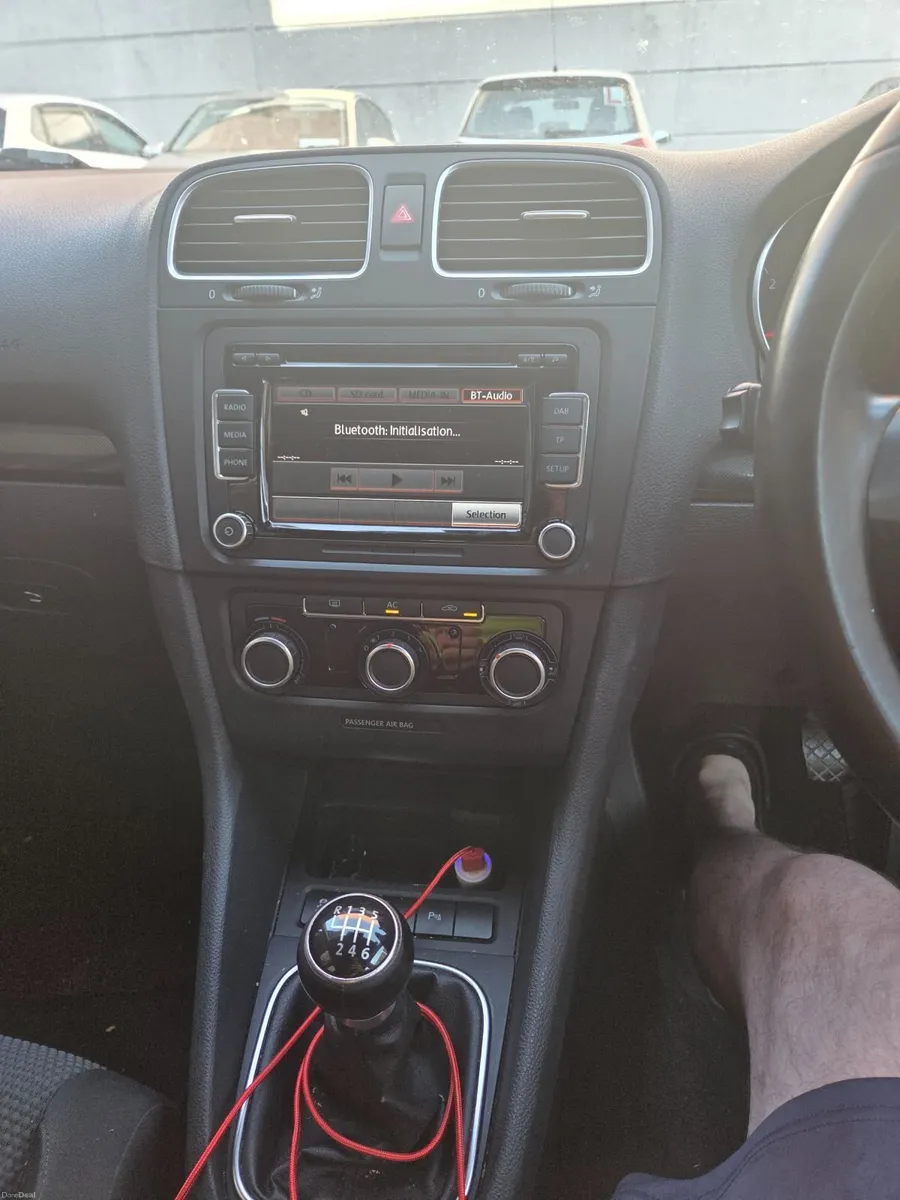 Volkswagen Golf 2011 - Image 2