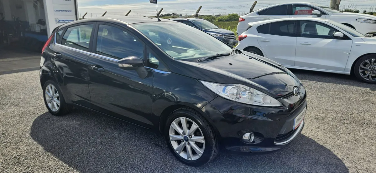 Ford Fiesta 2011 - Image 2