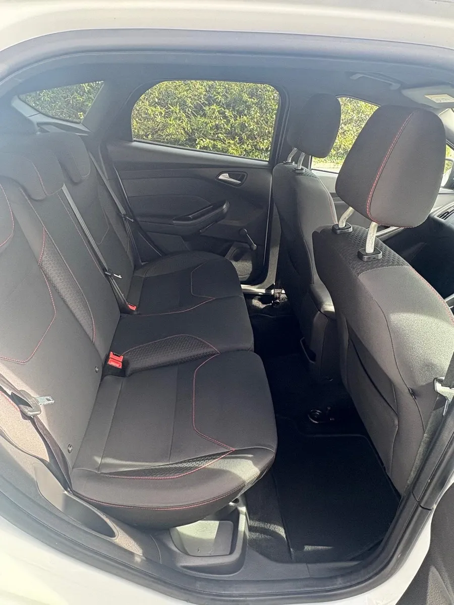 Ford Focus ST-Line 1.0 EcoBoost - Image 4