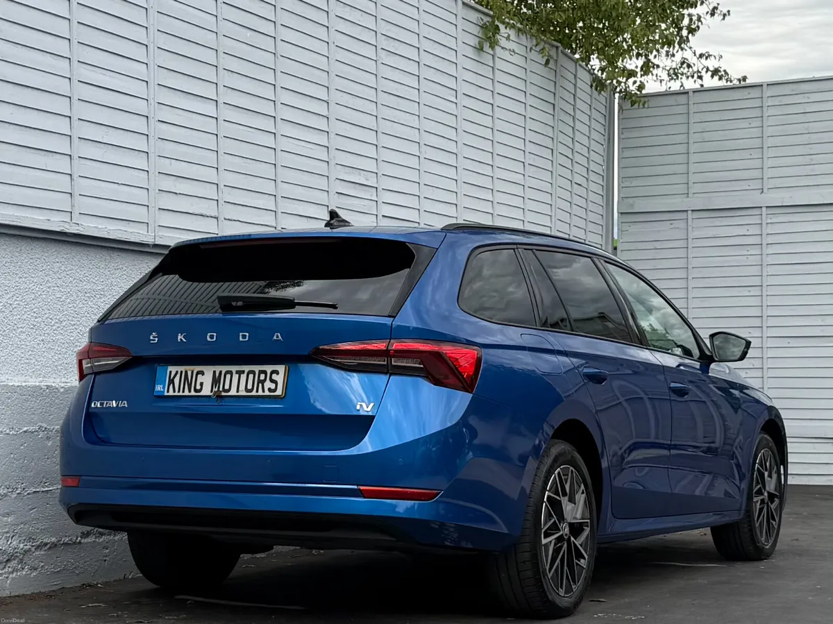 Skoda Octavia 2023 SE TECH / PLUG-IN 1.4 TSI - Image 3