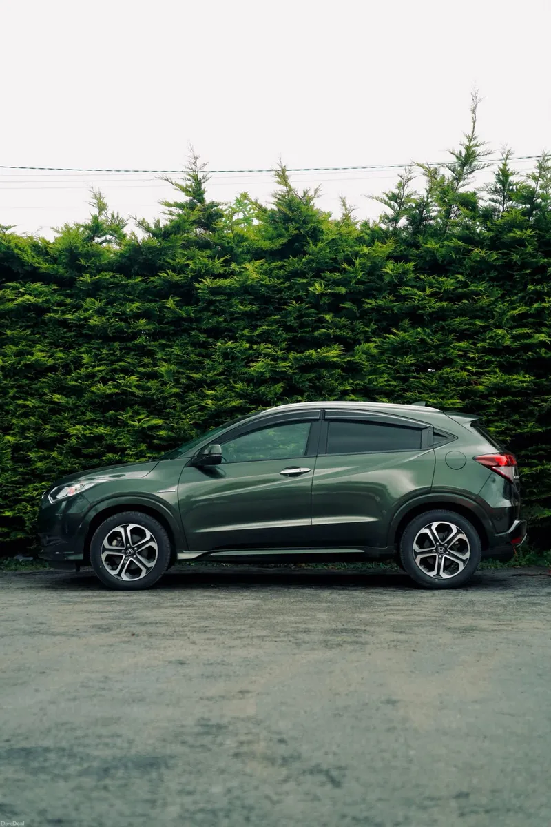 🌟 Honda Vezel Z 1.5 Hybrid 2016 🌟 - Image 2