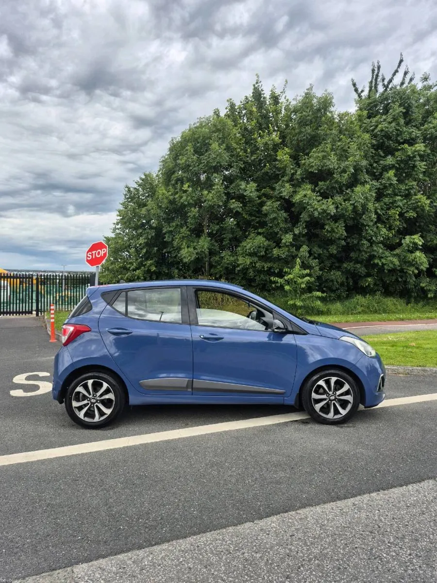 Hyundai i10 Luxury trim level - Image 4
