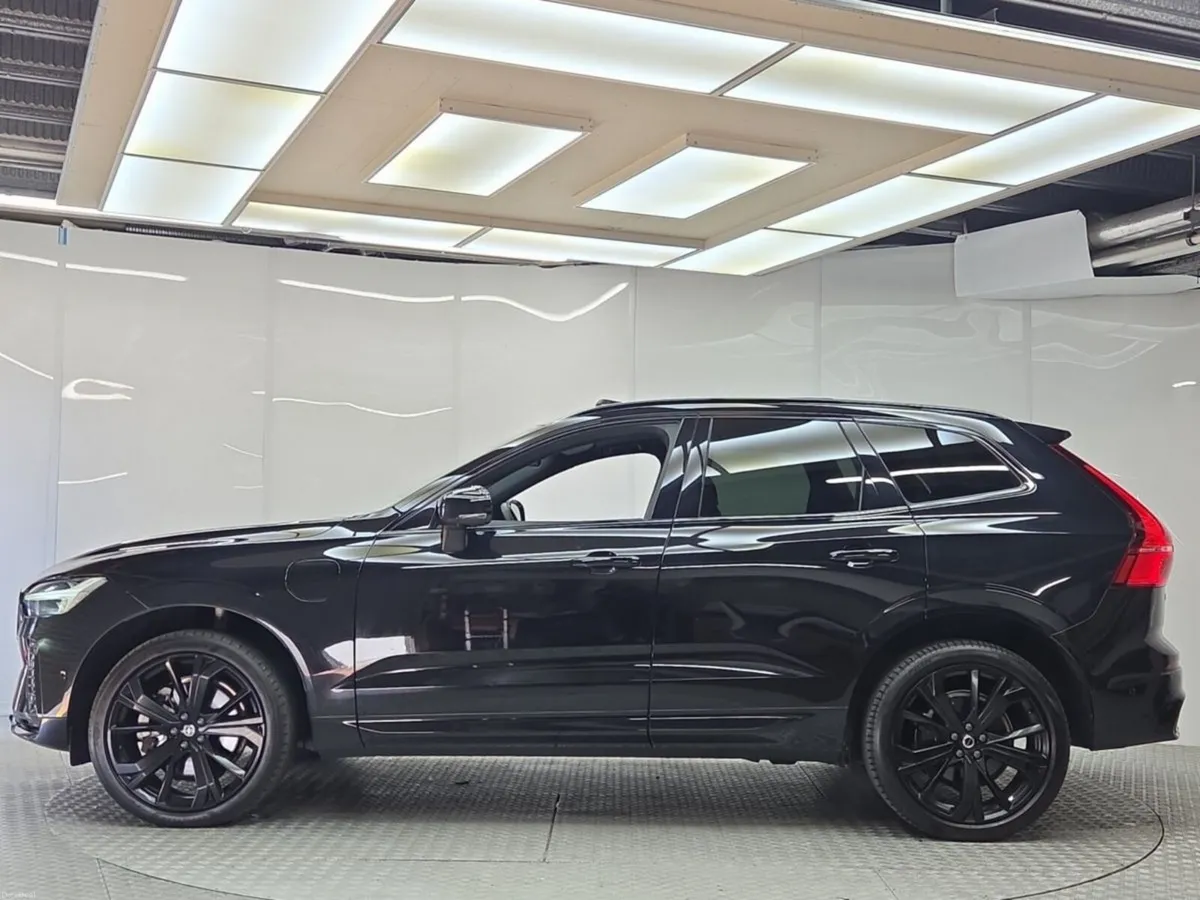 Volvo XC60  T6 Ultimate Black Edition AWD PHEV *35 - Image 5