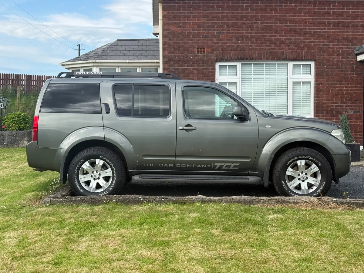 Nissan Pathfinder Automatic (Leather + Sunroof) - Image 2