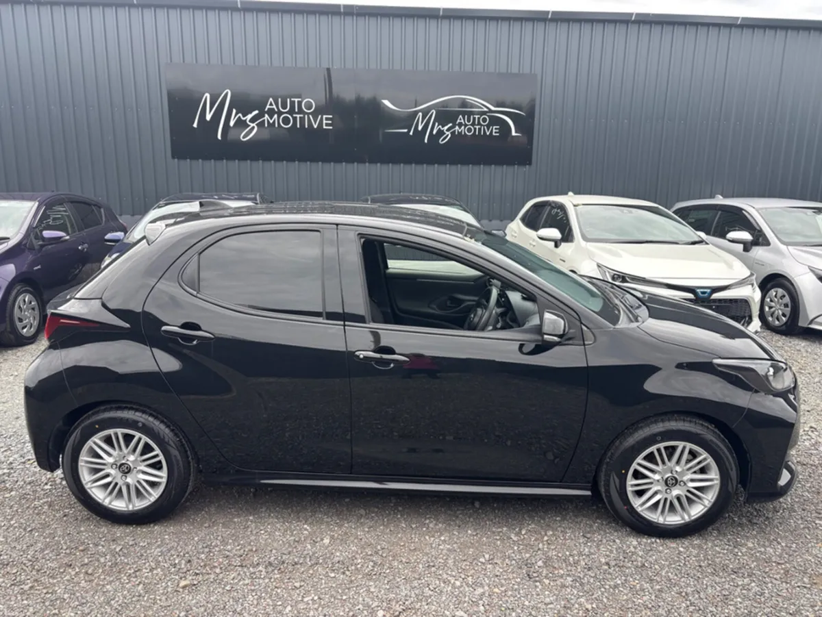 Toyota Yaris 1.0 AUTOMATIC 222d26394 - Image 4