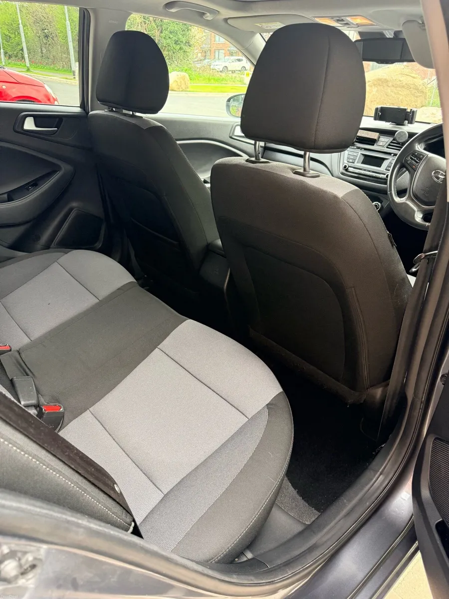 Hyundai i20 DELUXE 1.2 PETROL - Image 6