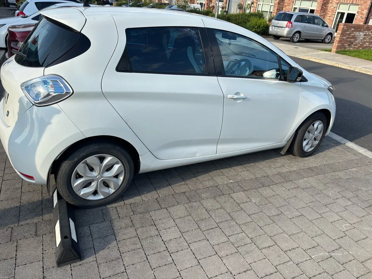 Car - Image 2