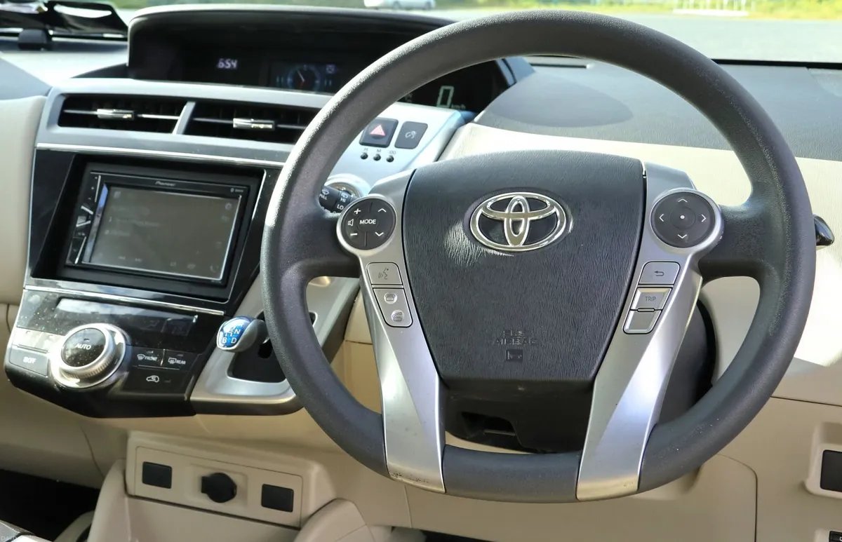 Toyota Prius  2015 New NCT !!! - Image 3