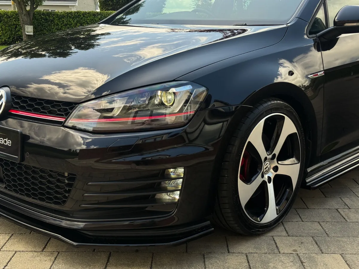 2017 Volkswagen Golf GTI - Image 3