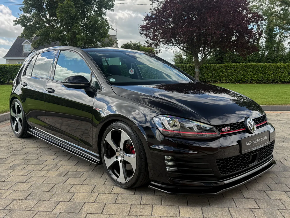 2017 Volkswagen Golf GTI - Image 4