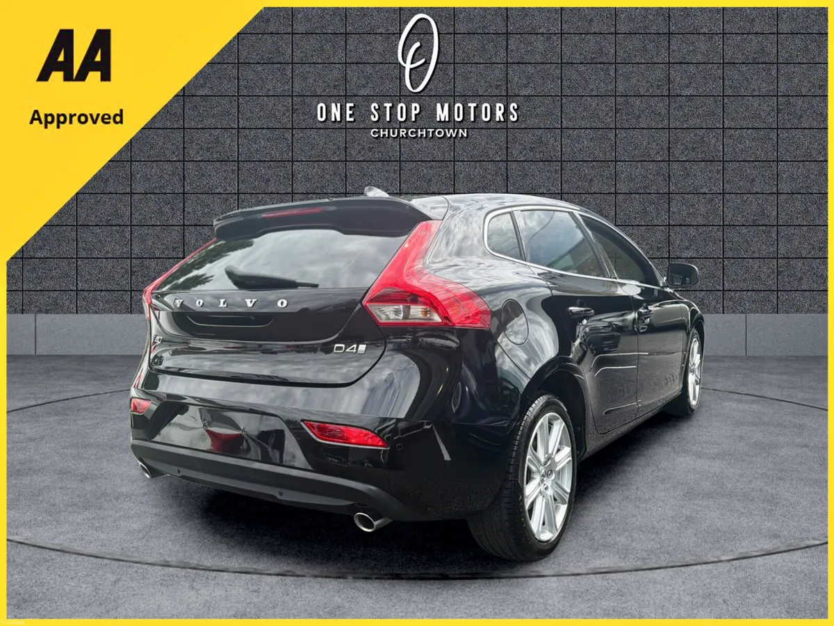 2017 Volvo V40 2.0D INSCRIPTION D4 AUTO (HUGE SPEC - Image 4