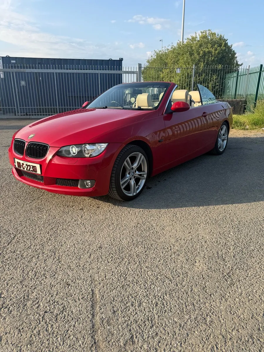 BMW 320i hard top low kms - Image 1