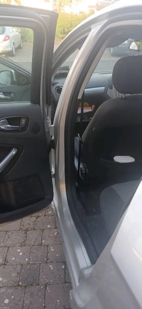 Car - Image 6
