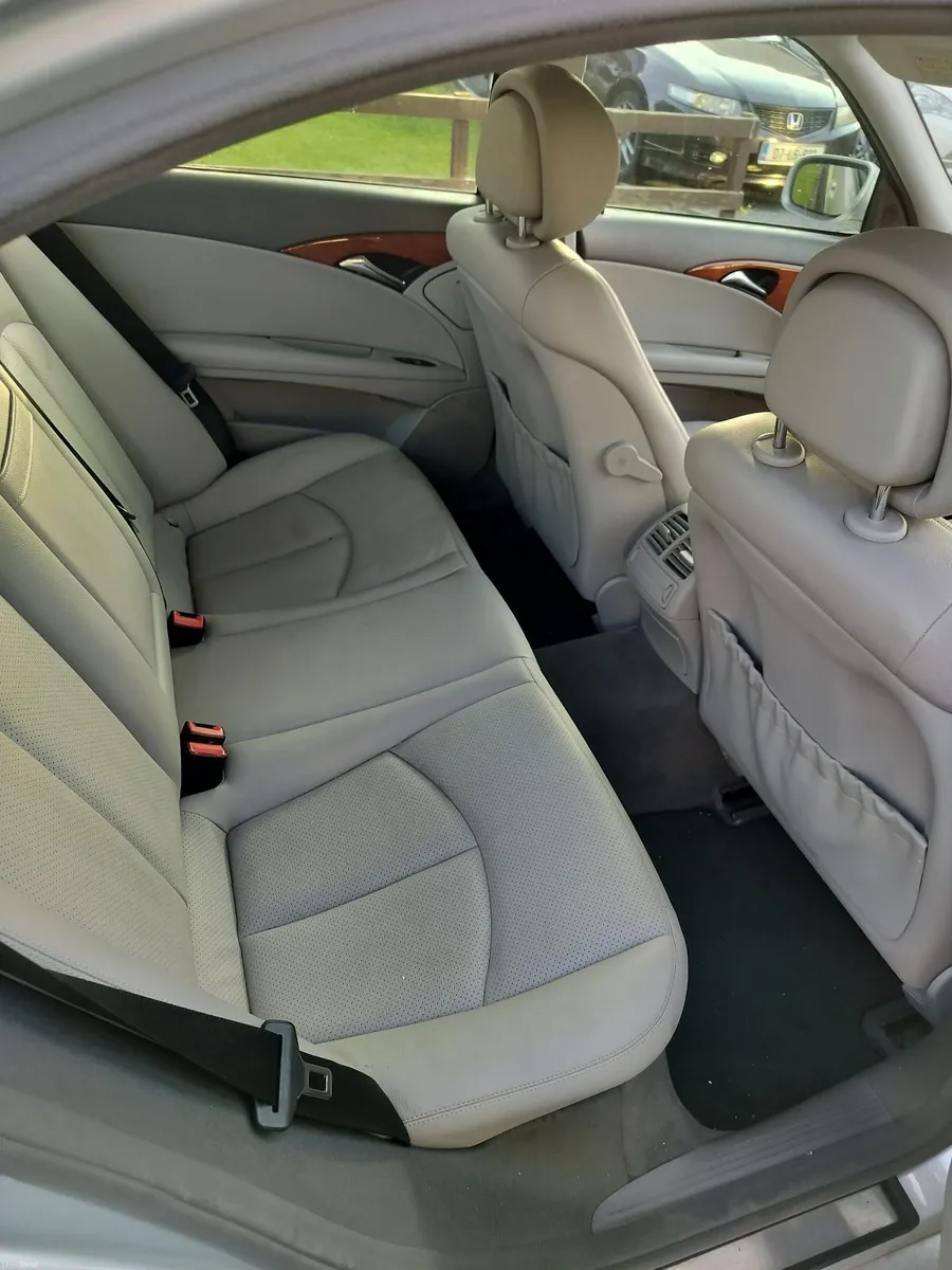 Mercedes-Benz E-Class 2007 - Image 2