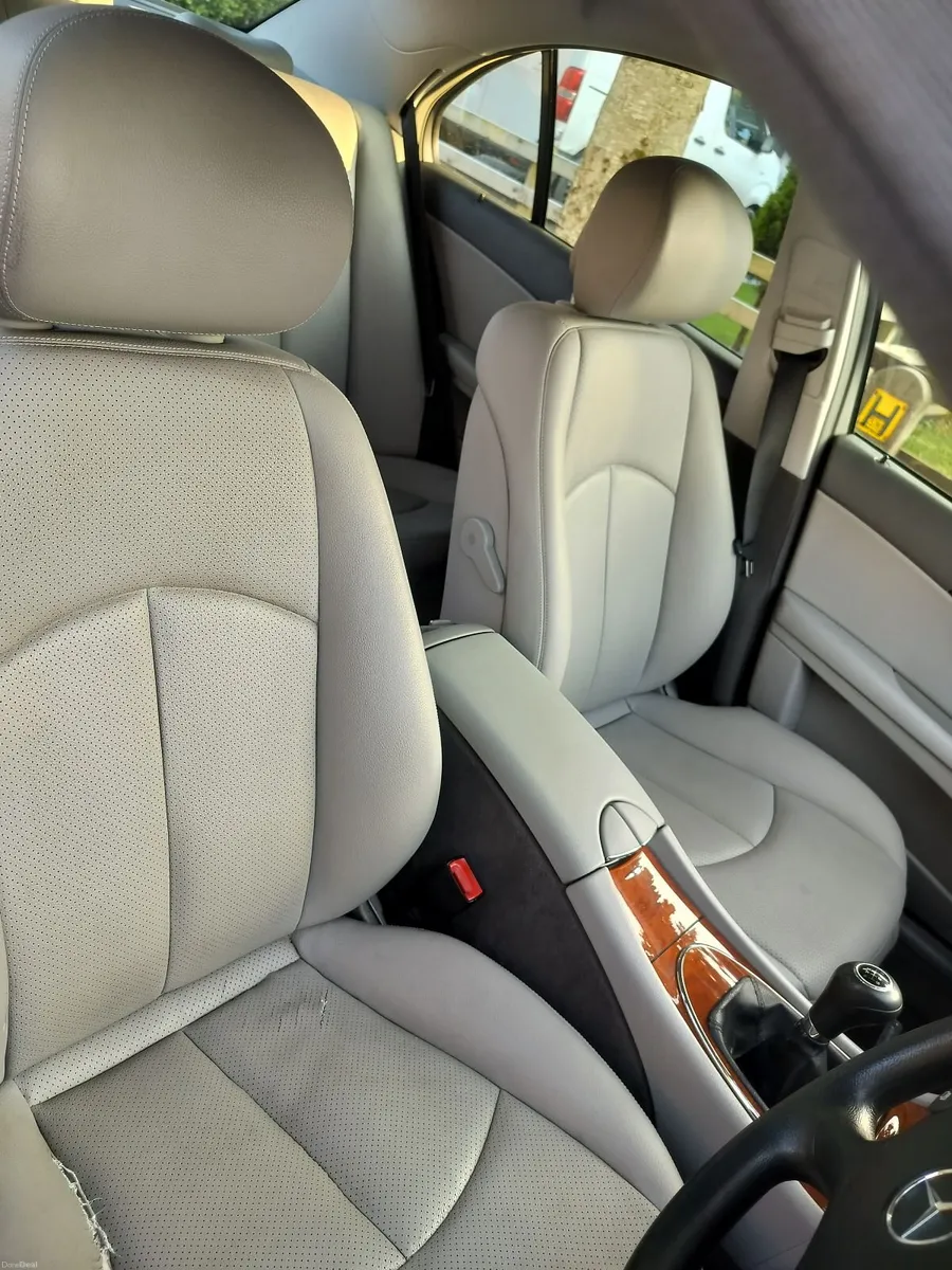 Mercedes-Benz E-Class 2007 - Image 4