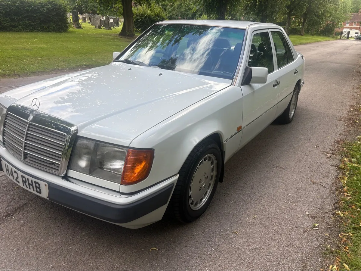 Mercedes-Benz 300D W124 - Image 2