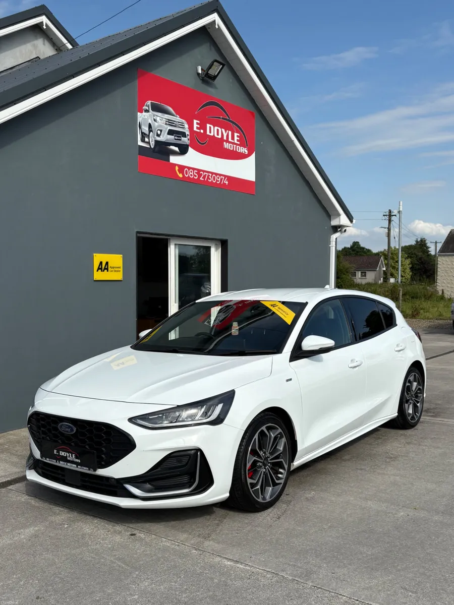2023 Ford Focus ST- Line Vignale Auto - Image 4