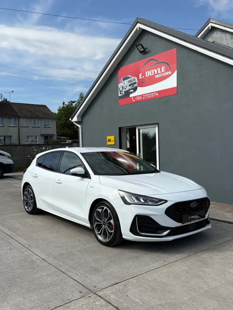 2023 Ford Focus ST- Line Vignale Auto - Image 3