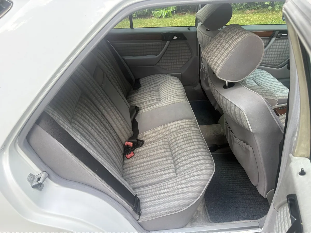 Mercedes-Benz 300D W124 - Image 6