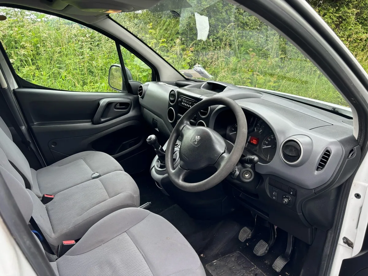 152 Partner Van *Low Mileage* - Image 4