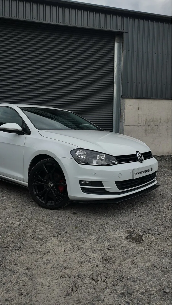 2015 Volkswagen Golf - Image 2